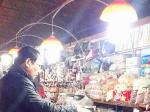 過大年農(nóng)貿(mào)市場(chǎng)新年氣氛毫不遜色