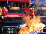 營口街頭上演火噴汽車