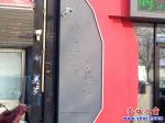 營口市盼盼路邊不文明的八個(gè)字已被摳掉了